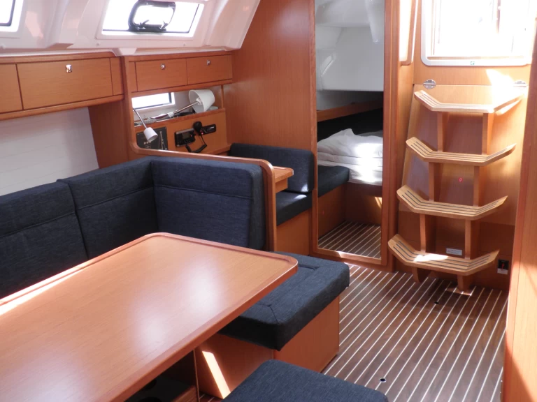 Hire Sailboat Bavaria with a boat licence