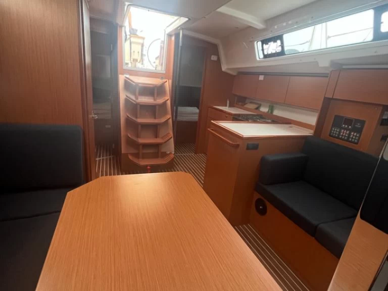 Sailboat hire in Sukošan - Bavaria Bavaria C 38