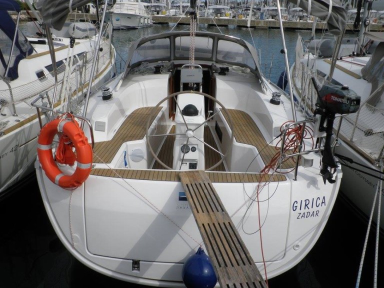 Sailboat hire in Sukošan - Bavaria Cruiser 33
