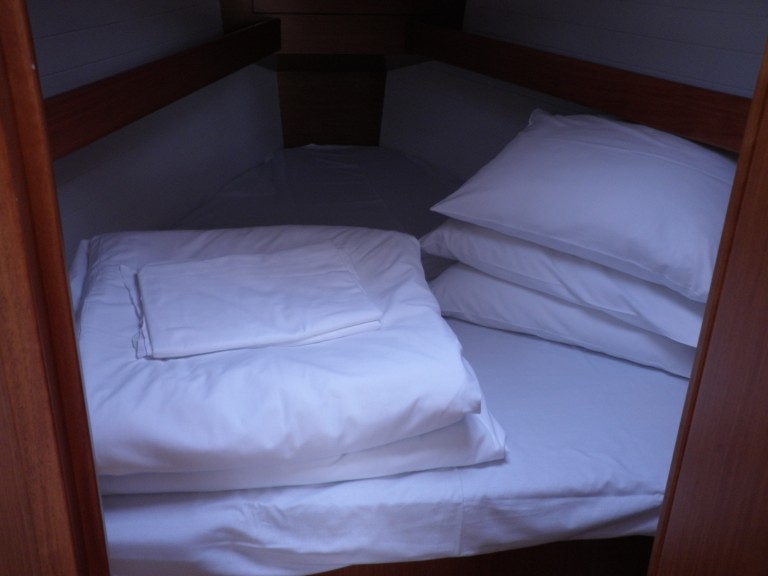 Charter a Bavaria Cruiser 33 in Sukošan on Samboat