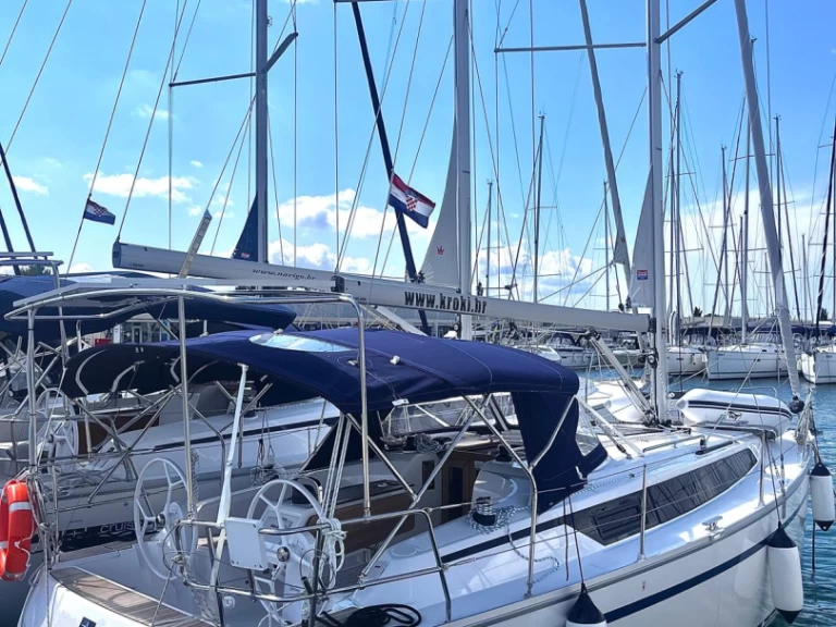 Sailboat hire in Sukošan - Bavaria Cruiser 34