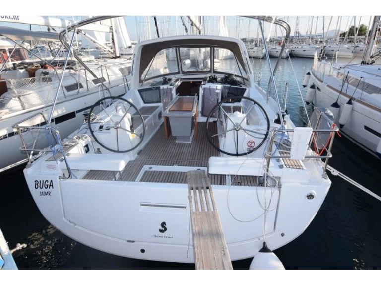 Charter a Bénéteau Oceanis 41.1 in Sukošan on Samboat