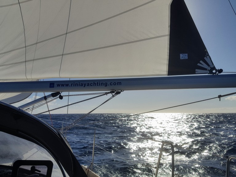 Sailboat to hire Alimos at the best price