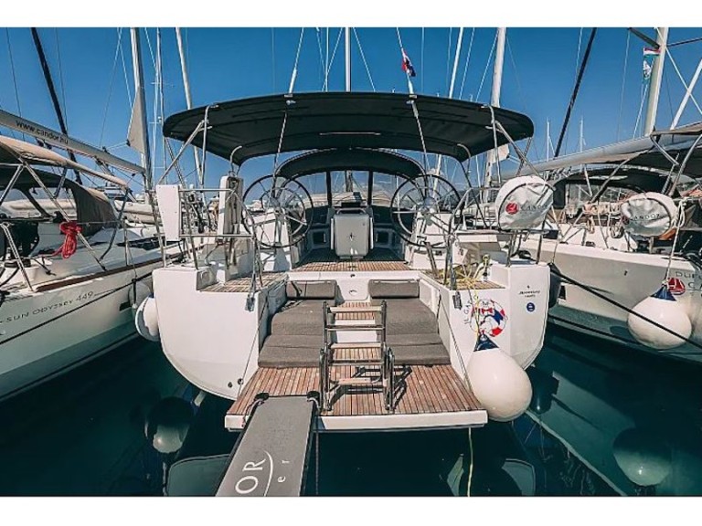 Charter a Jeanneau Jeanneau 54 in Kaštel Gomilica on Samboat