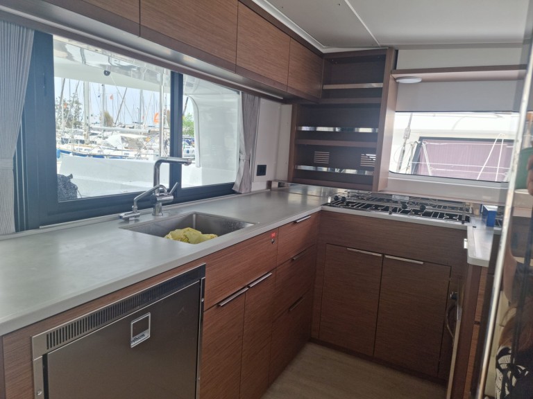 Hire Catamaran Lagoon with a boat licence