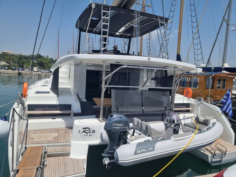 Catamaran to hire Lefkáda at the best price