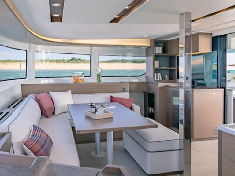 Hire a Lagoon Lagoon 46 Lefkáda