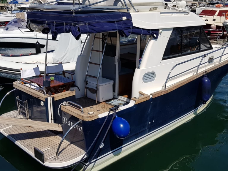 Motorboat hire in Biograd na Moru - Sas Vektor Adria Event 850