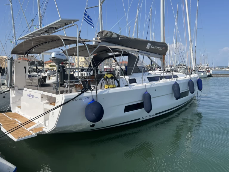Hire a Dufour Dufour 470 Lefkáda