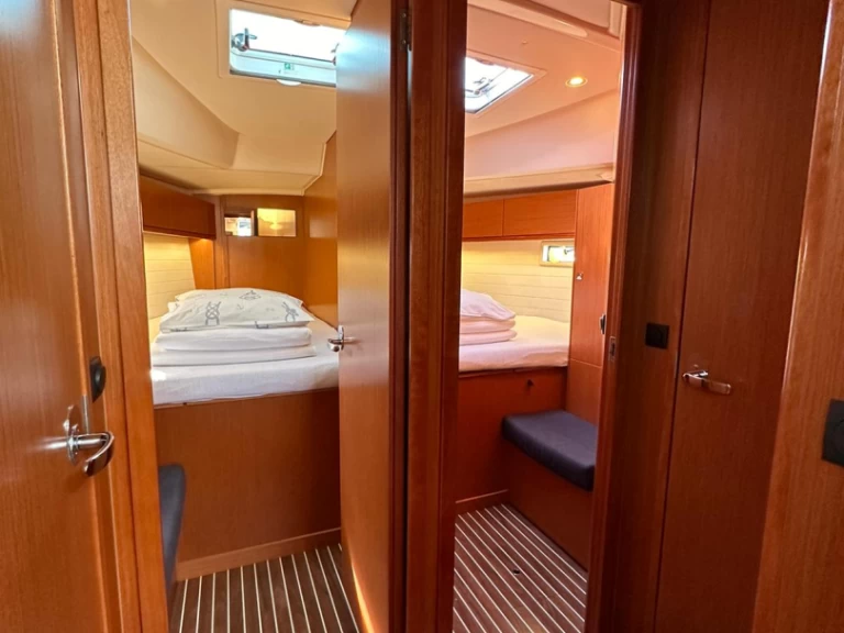 Hire Sailboat Bavaria with a boat licence