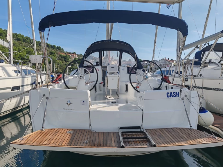 Yacht charter Drage - Jeanneau Sun Odyssey 389 on SamBoat
