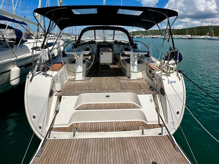 Hire Sailboat Bavaria with a boat licence