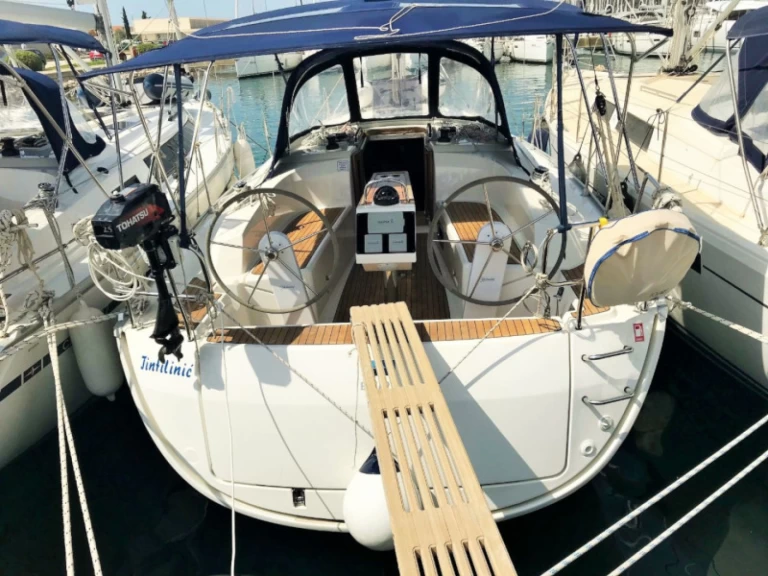 Sailboat to hire Drage at the best price