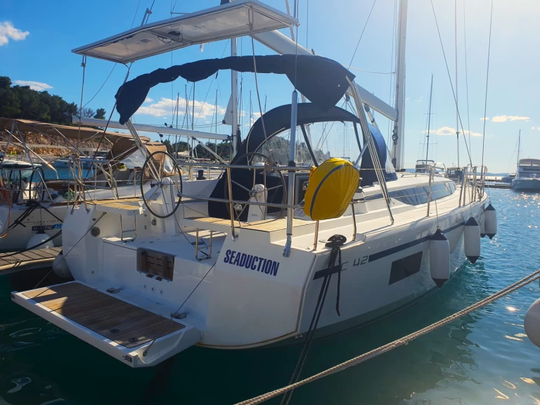 Sailboat to hire Drage at the best price