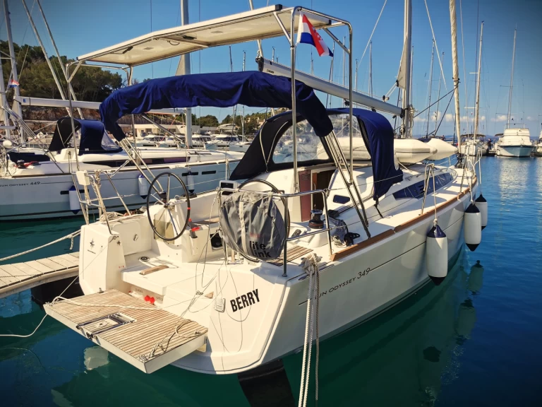 Jeanneau Sun Odyssey 349 charter bareboat or skippered in  Drage