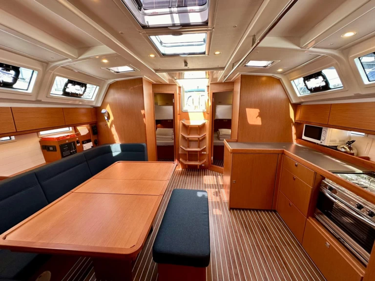 Hire Sailboat Bavaria with a boat licence