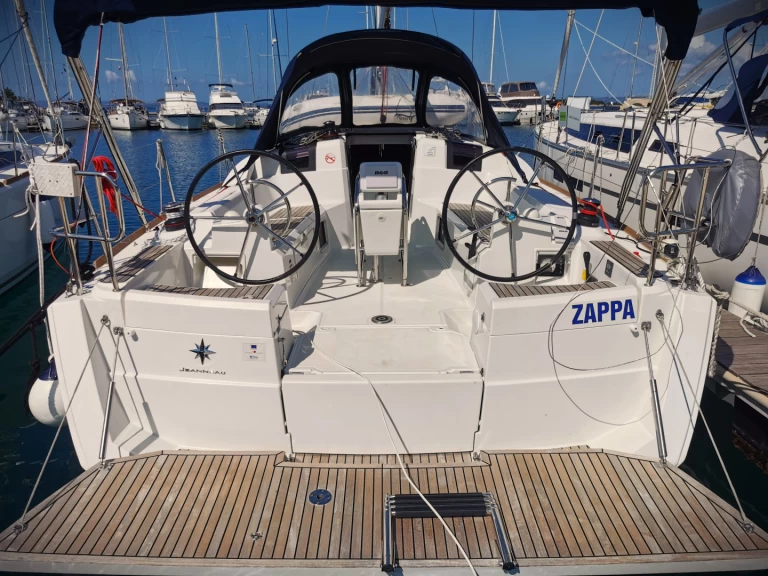Charter a Jeanneau Sun Odyssey 389 in Drage on Samboat