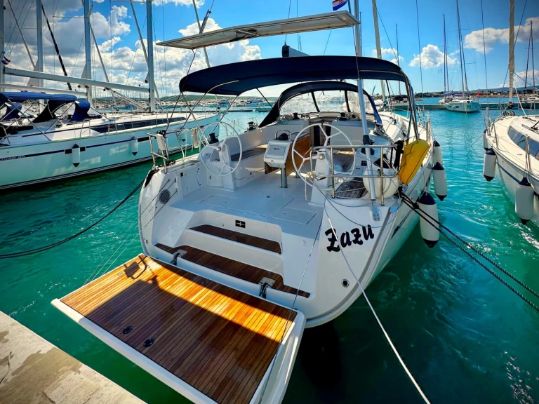 Sailboat to hire Sukošan at the best price