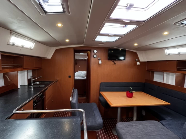 Charter a Bavaria Cruiser 45 in Sukošan on Samboat