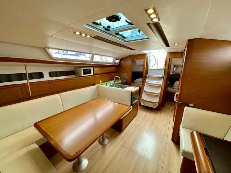 Sailboat to hire Sukošan at the best price