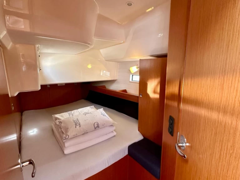 Sailboat hire in Sukošan - Bavaria Cruiser 46