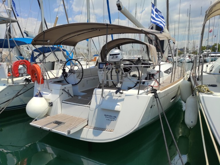 Sailboat to hire Alimos at the best price