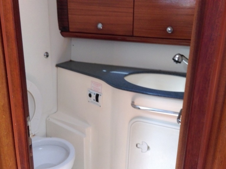 Charter a Bavaria Bavaria 44 in Rhodes (City) on Samboat