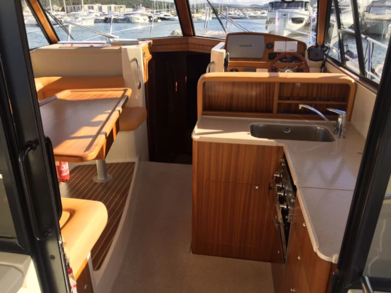 Hire a Sas Vektor ADRIANA 44 Zadar