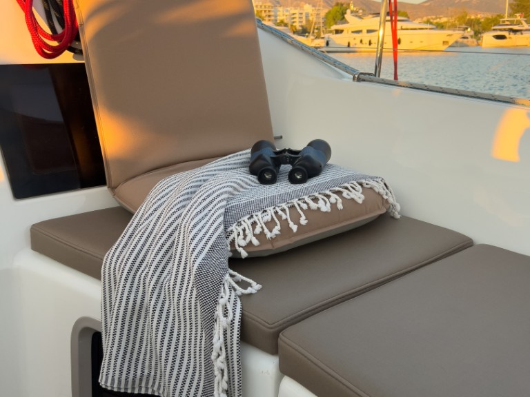 Sailboat hire in Alimos - Jeanneau Sun Odyssey 410