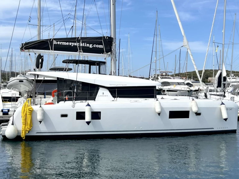Catamaran hire in Lávrio - Lagoon Lagoon 42