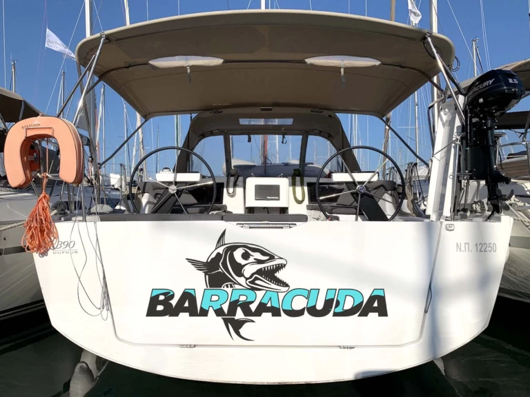 Sailboat to hire Lávrio at the best price