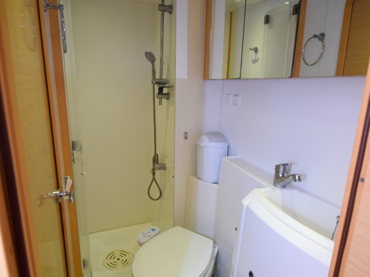 Hire Catamaran Lagoon with a boat licence