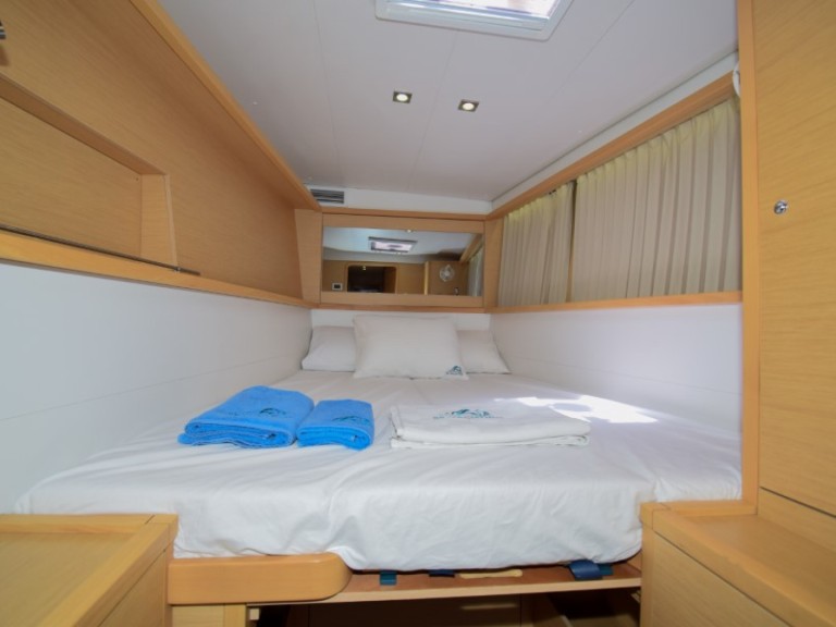 Charter a Lagoon Lagoon 450 in Marmaris on Samboat