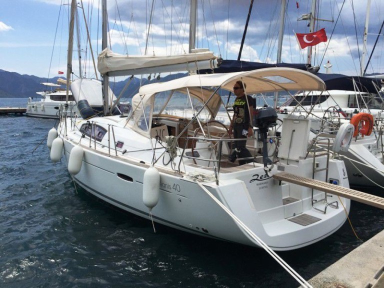 Hire Sailboat Bénéteau with a boat licence