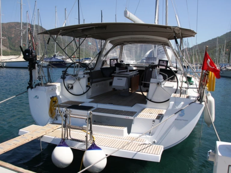 Hire a Bénéteau Oceanis 45 Marmaris