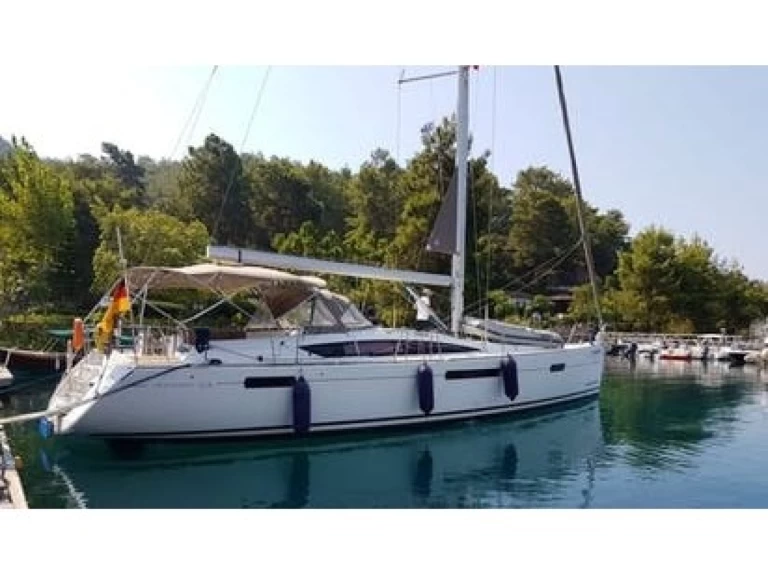 Hire Sailboat with or without skipper Jeanneau Marmaris