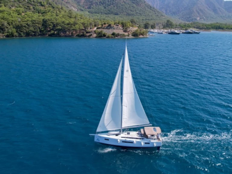 Hire Sailboat Jeanneau with a boat licence