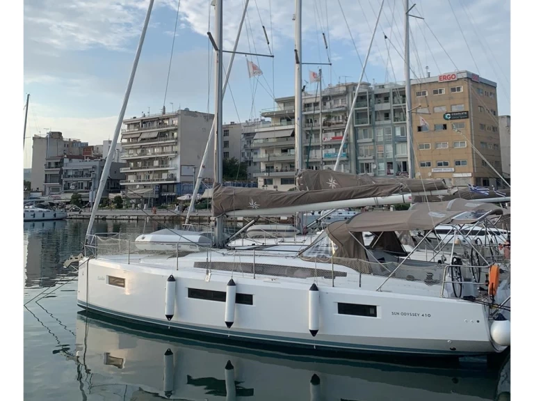 Charter a Jeanneau Sun Odyssey 410 in Préveza on Samboat