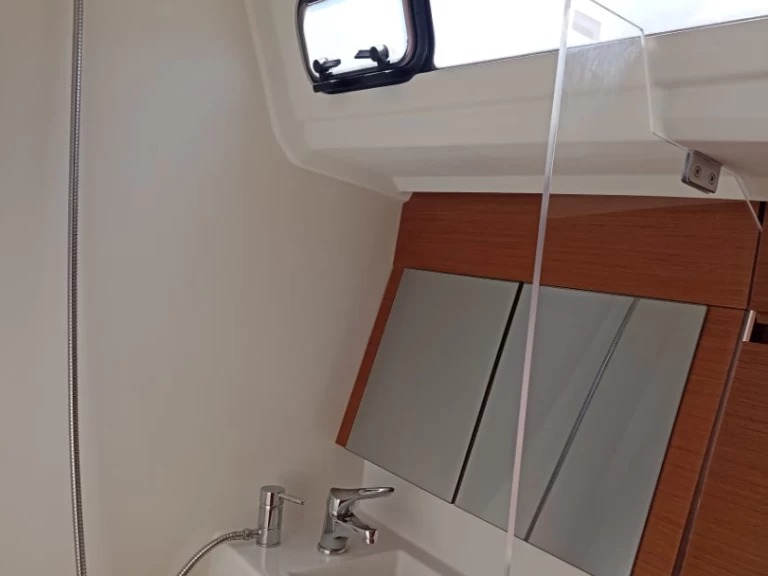 Hire Sailboat with or without skipper Jeanneau Préveza