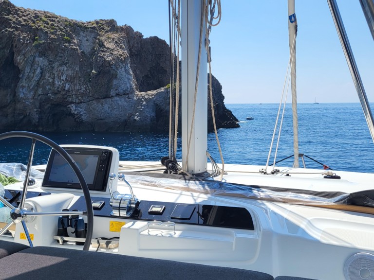 Charter a Lagoon Lagoon 46 in Capo d'Orlando on Samboat