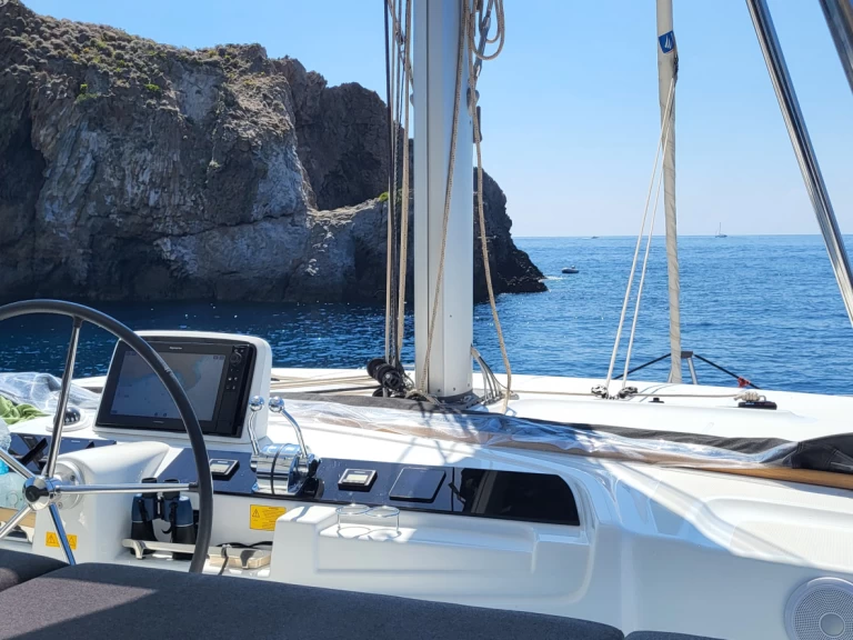 Charter a Lagoon Lagoon 46 in Capo d'Orlando on Samboat