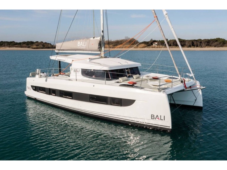 Hire a Bali Bali Catsmart Golfo Aranci