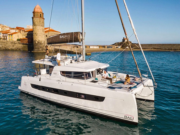 Catamaran to hire Capo d'Orlando at the best price