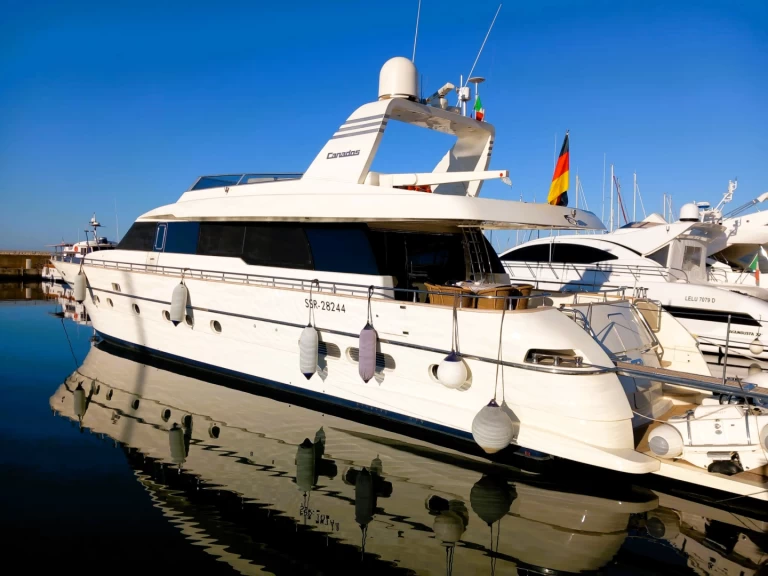 Hire a Canados Canados 86 Fly   Salerno