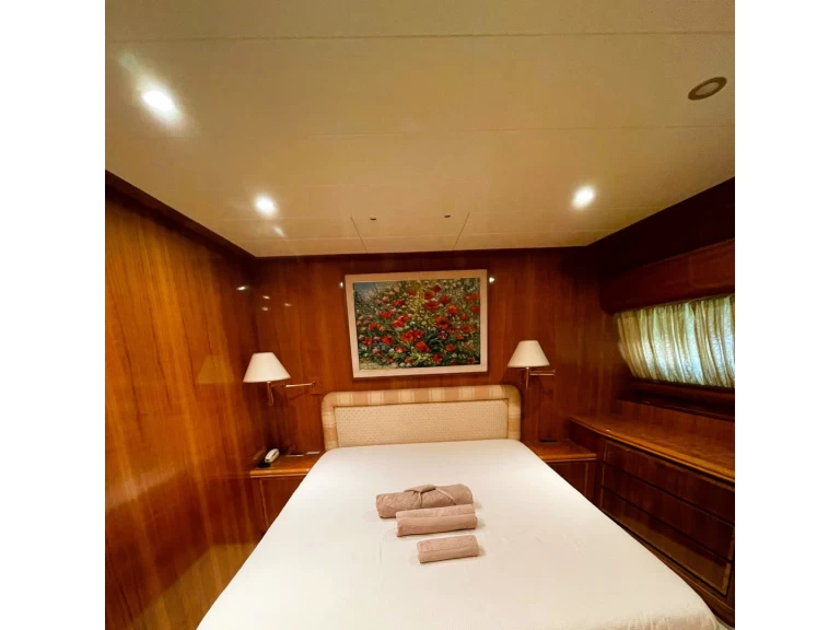 Yacht hire Salerno cheap Canados 86 Fly  