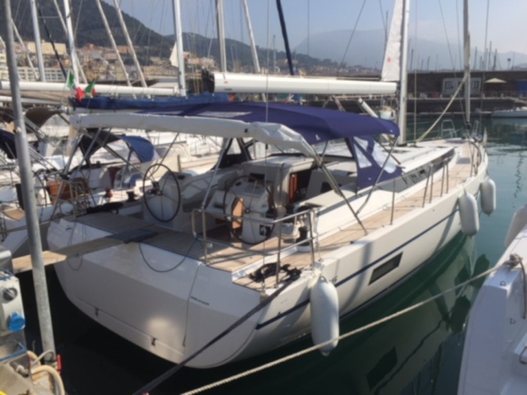 Hire Sailboat with or without skipper Bavaria Salerno