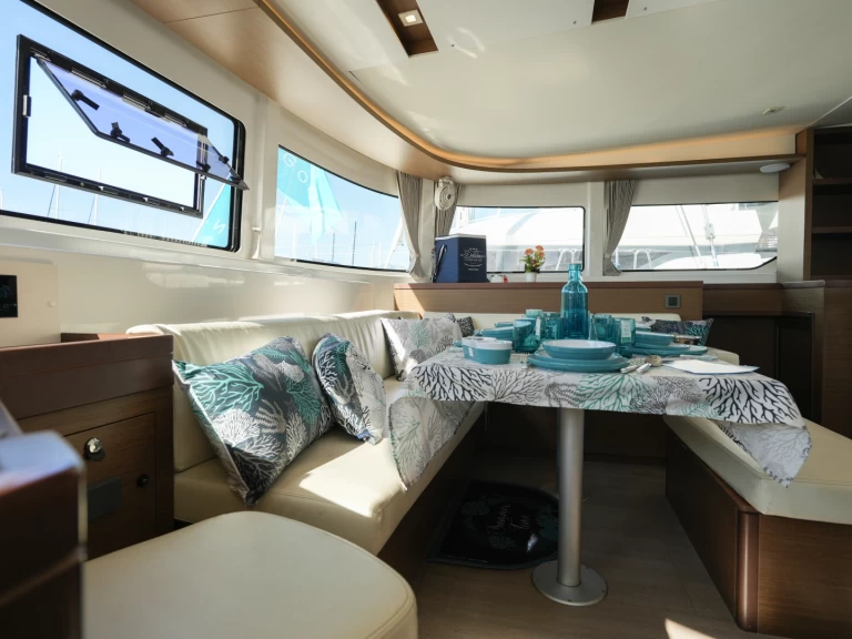 Charter a Lagoon Lagoon 46 in Salerno on Samboat