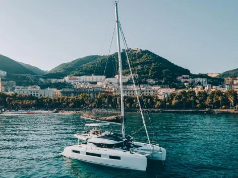 Hire Catamaran Lagoon with a boat licence
