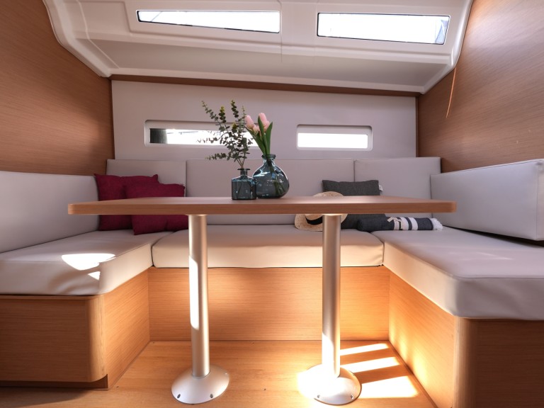 Yacht charter Salerno - Jeanneau Sun Odyssey 410 on SamBoat