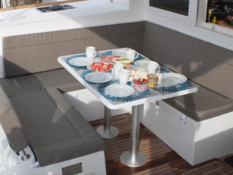 Catamaran hire in Préveza - Lagoon Lagoon 39